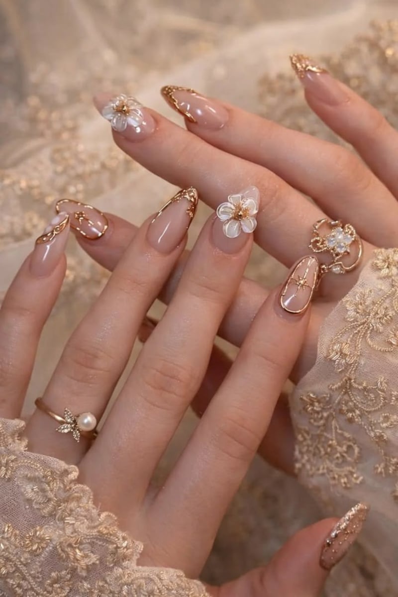 5 ideas de uñas con flores que son diferentes a lo que ya viste antes