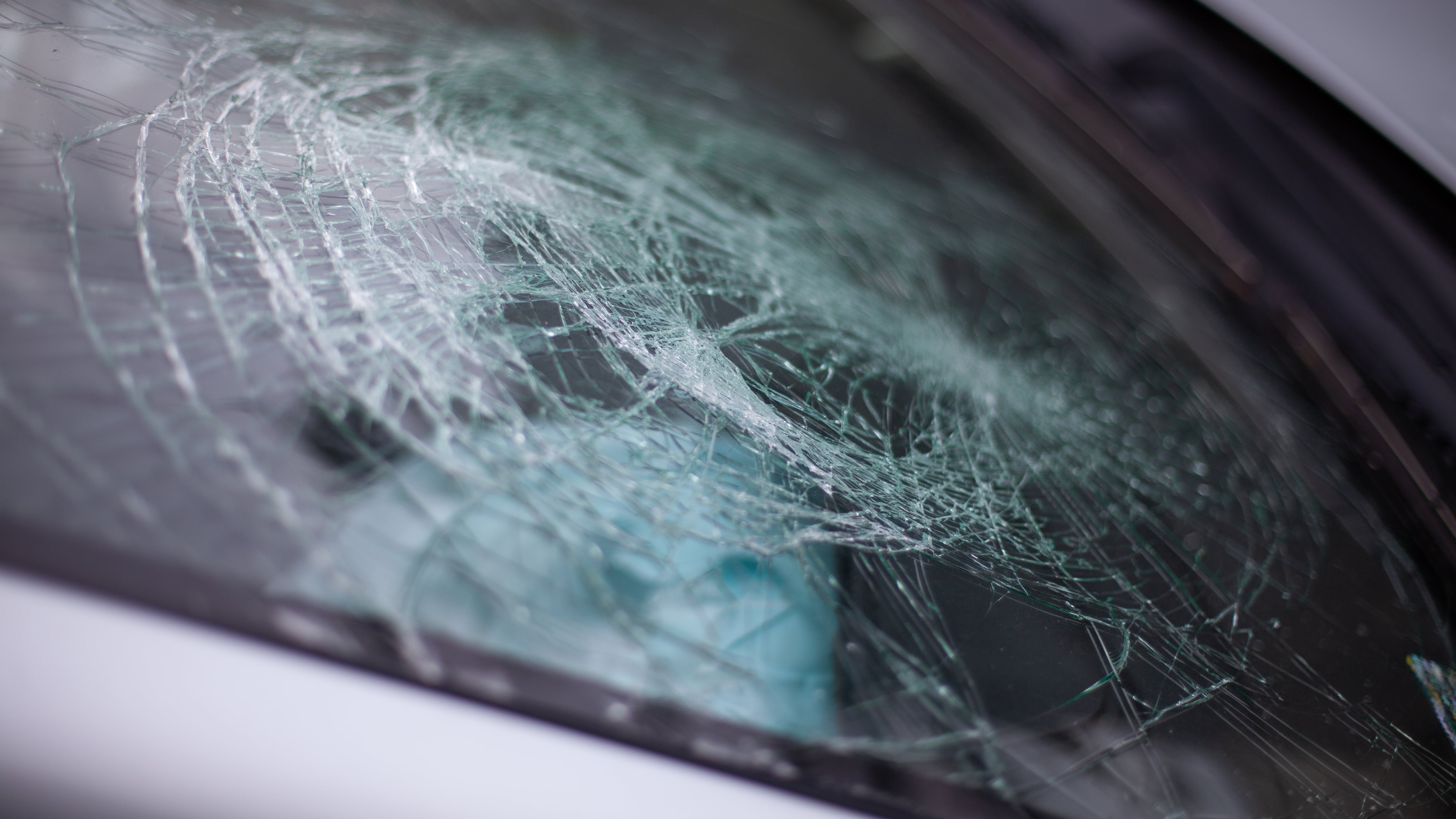 Parabrisas de auto roto