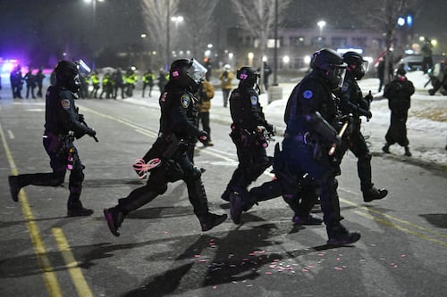 Vigilias en Minneapolis exigen justicia tras la muerte de Alex Pretti y la salida de Greg Bovino