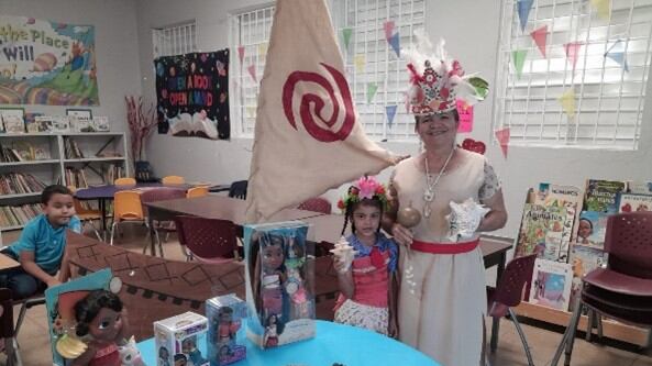 Maestra inspira estudiantes con película infantil para celebrar el Día de la Educación Ambiental.