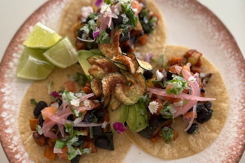 Monarca: Exquisito homenaje contemporáneo a la gastronomía mexicana