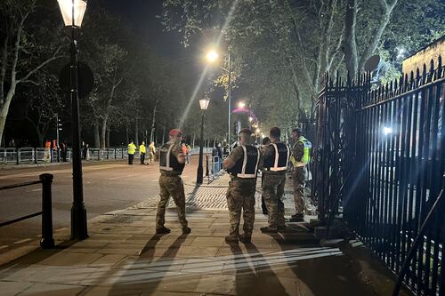 Policía detona paquete frente a Palacio de Buckingham