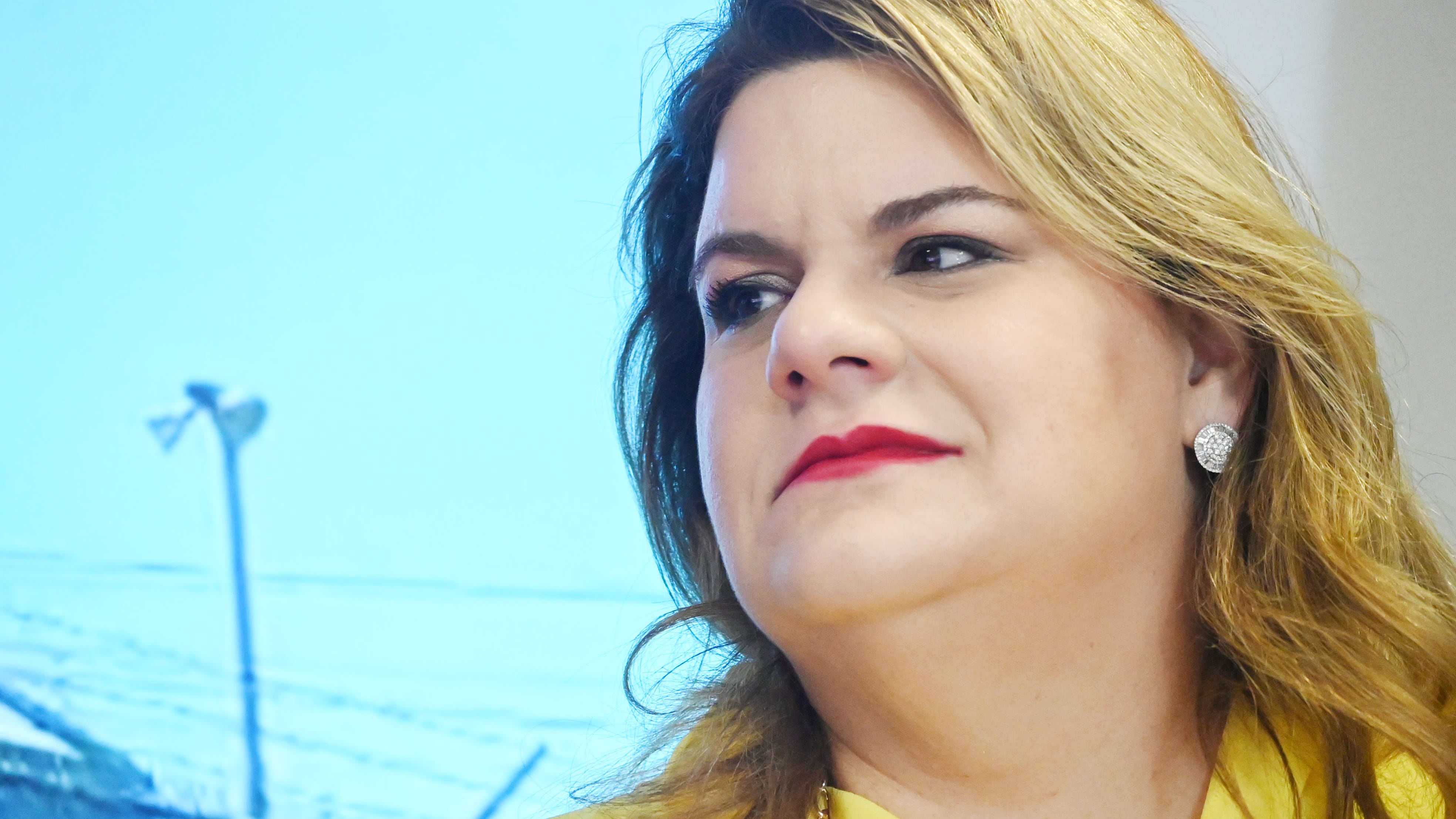 La gobernadora Jennifer Gonzalez , inspecciona la conversion de combustibles a gas natural. Planta de Palo Seco,