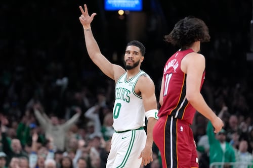 Celtics obtienen victoria sobre Heat en el primer juego de la serie