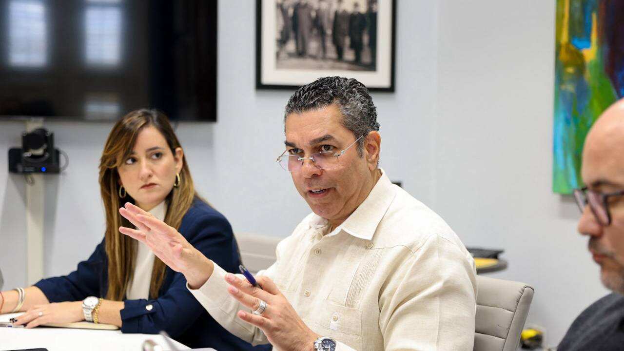 El zar de energía en reunión en La Fortaleza.