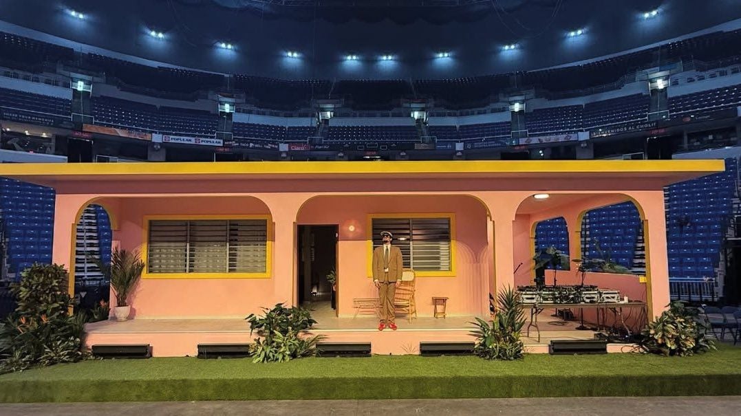 Bad Bunny revela escenario previo a su residencia en el Choliseo