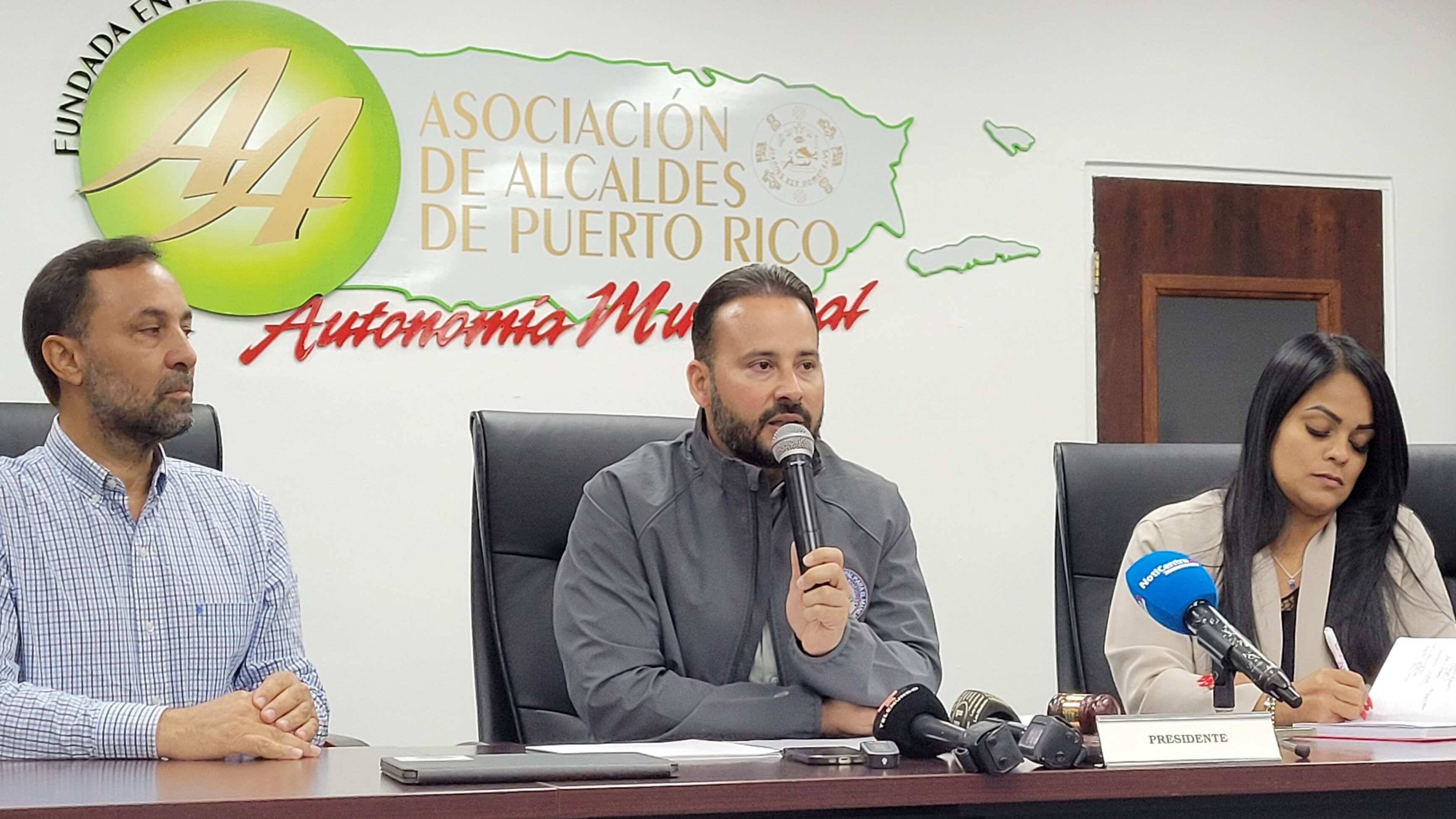 La Asociación de Alcaldes de Puerto Rico indicó que varios municipios pedirán una extensión de tiempo a FEMA.