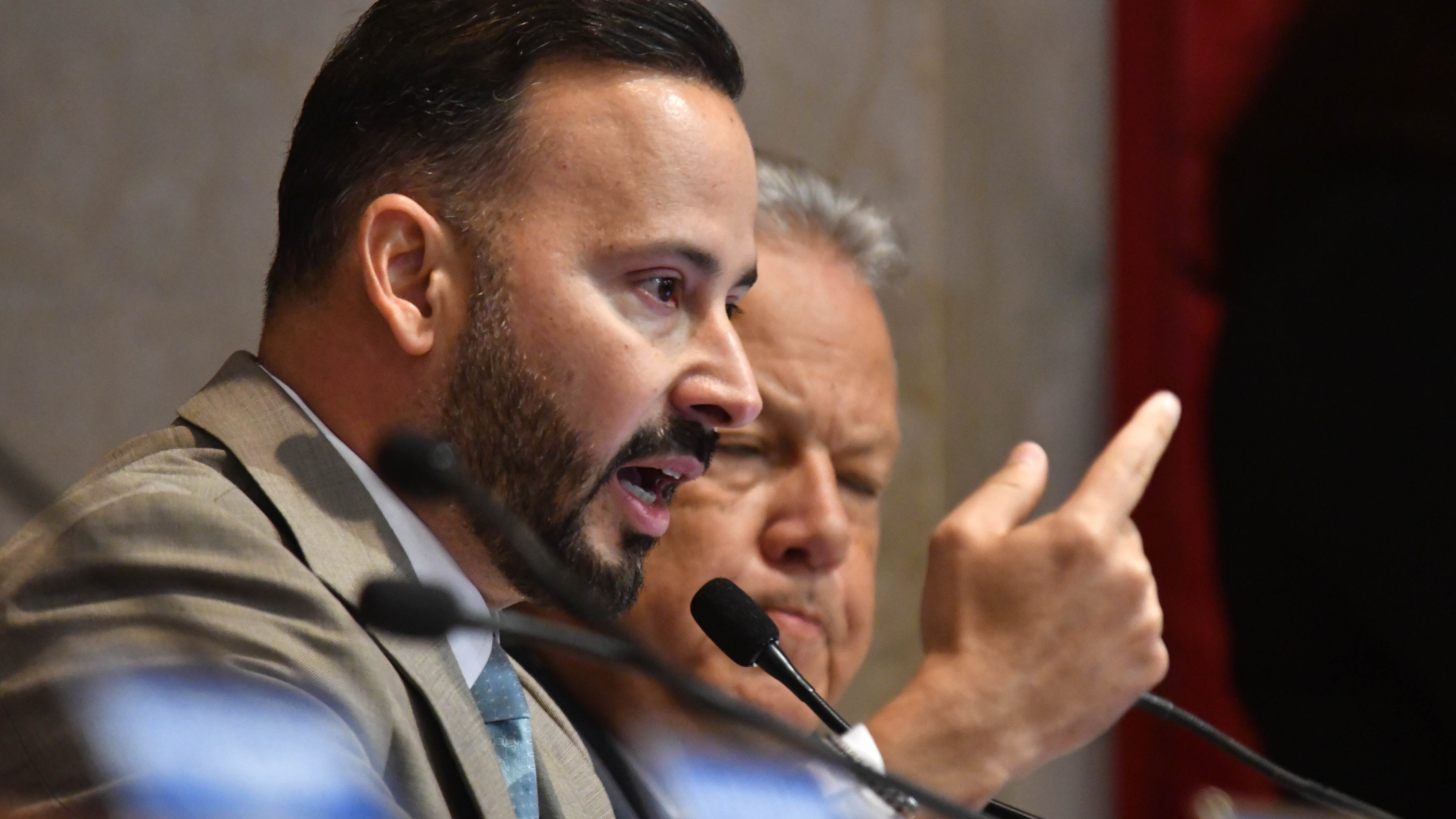 El Senador Luis Javier Hernández del PPD.