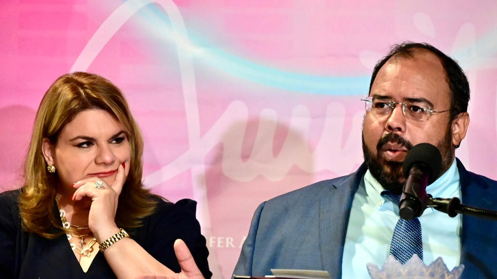 La gobernadora de Puerto Rico y el secretario de Educación en conferencia de prensa.