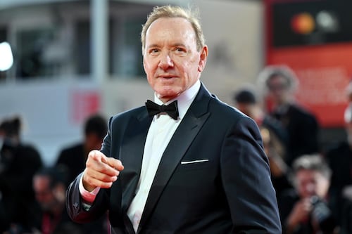 Kevin Spacey alcanza acuerdo extrajudicial por acusaciones de agresión sexual en Londres