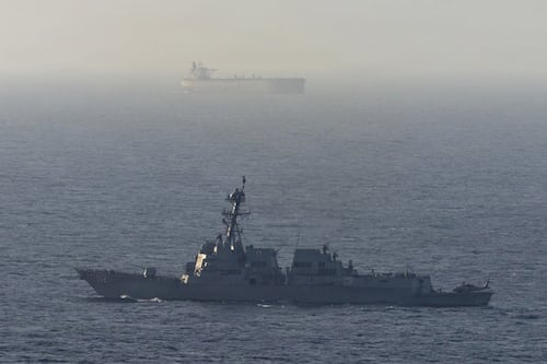 Trump ordena atacar embarcaciones que coloquen minas en el estrecho de Ormuz