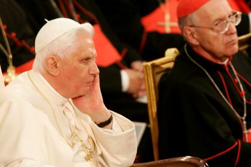 Revelan imagen de Benedicto XVI que pone en duda su salud