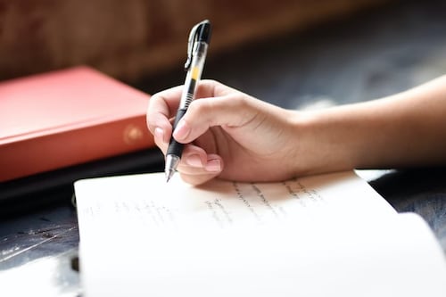 USPS exhorta a enviar cartas y tarjetas durante abril