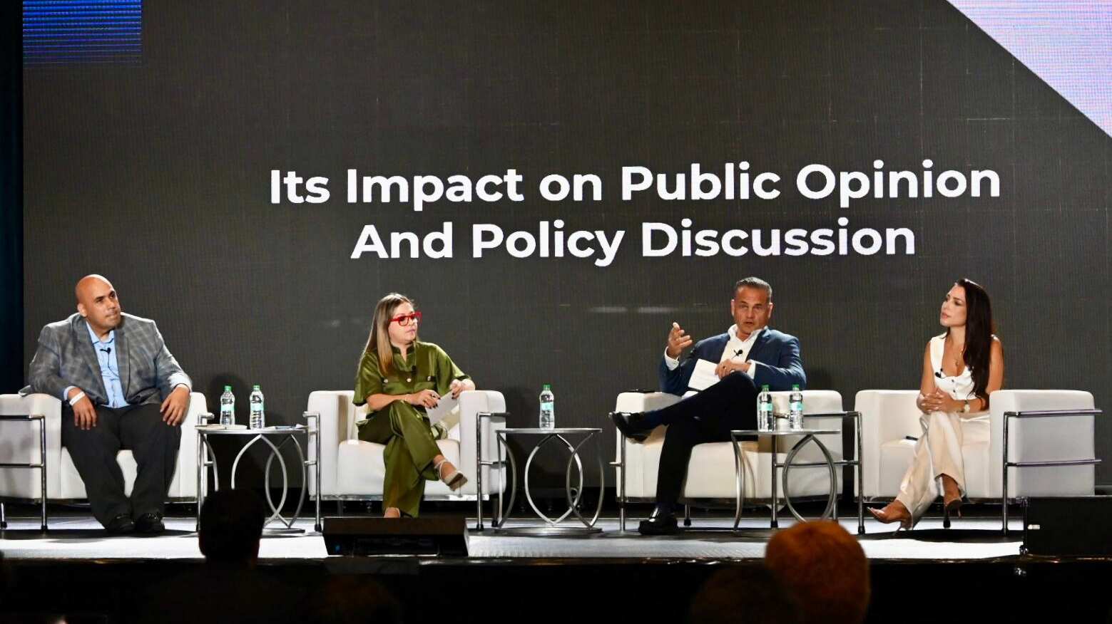 El foro "The Rise of New Media: Its Impact on Public Opinion and Policy Discussion" se llevó a cabo en el Centro de Convenciones Pedro Rosselló, como parte de la convención anual de la Asociación de Constructores de Puerto Rico.