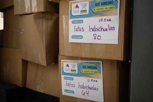 Entregan 400 cajas de alimentos a El Comedor de la Kennedy