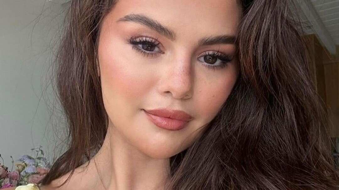 Selena Gomez traz o rabo de cavalo perfeito para usarmos em qualquer ocasião