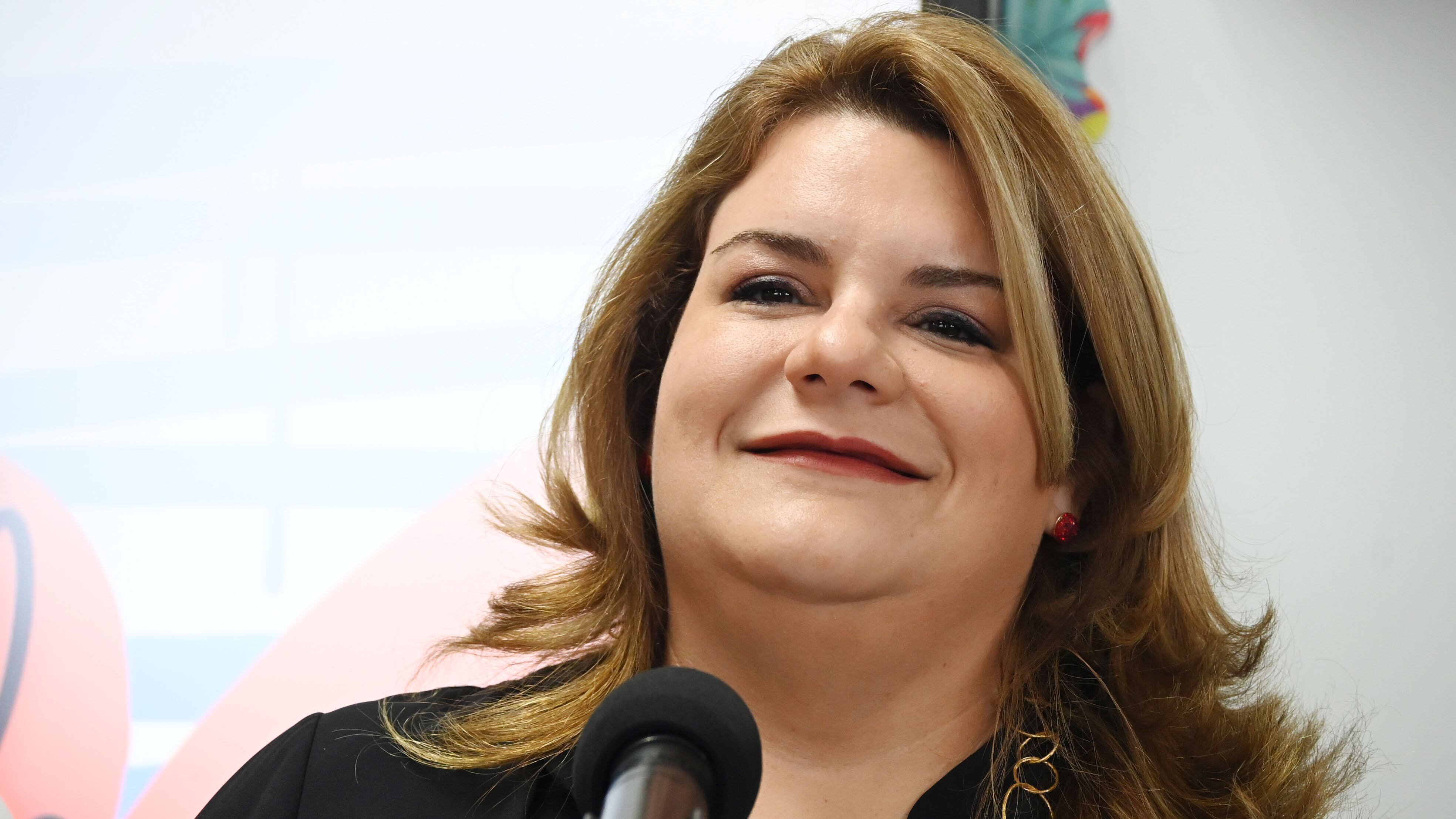 La Gobernadora Jennifer González visita la Escuela Elemental Urbana de Vega Alta