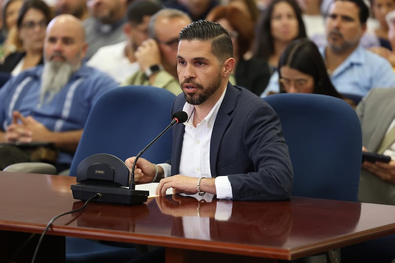 Virgilio Olivera Olivera, alcalde de San Germán, participó en marzo en la vista pública de la Oficina de Gerencia de Permisos, realizada en la Casa Alcaldía de Cabo Rojo.
Foto por Brandon Cruz González | Centro de Periodismo Investigativo
