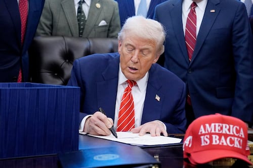 Trump firma la ley presupuestaria que reabre el Gobierno federal