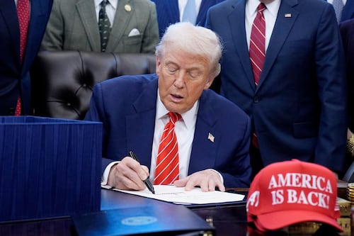 Jueza bloquea de forma permanente informe sobre caso de documentos clasificados de Trump