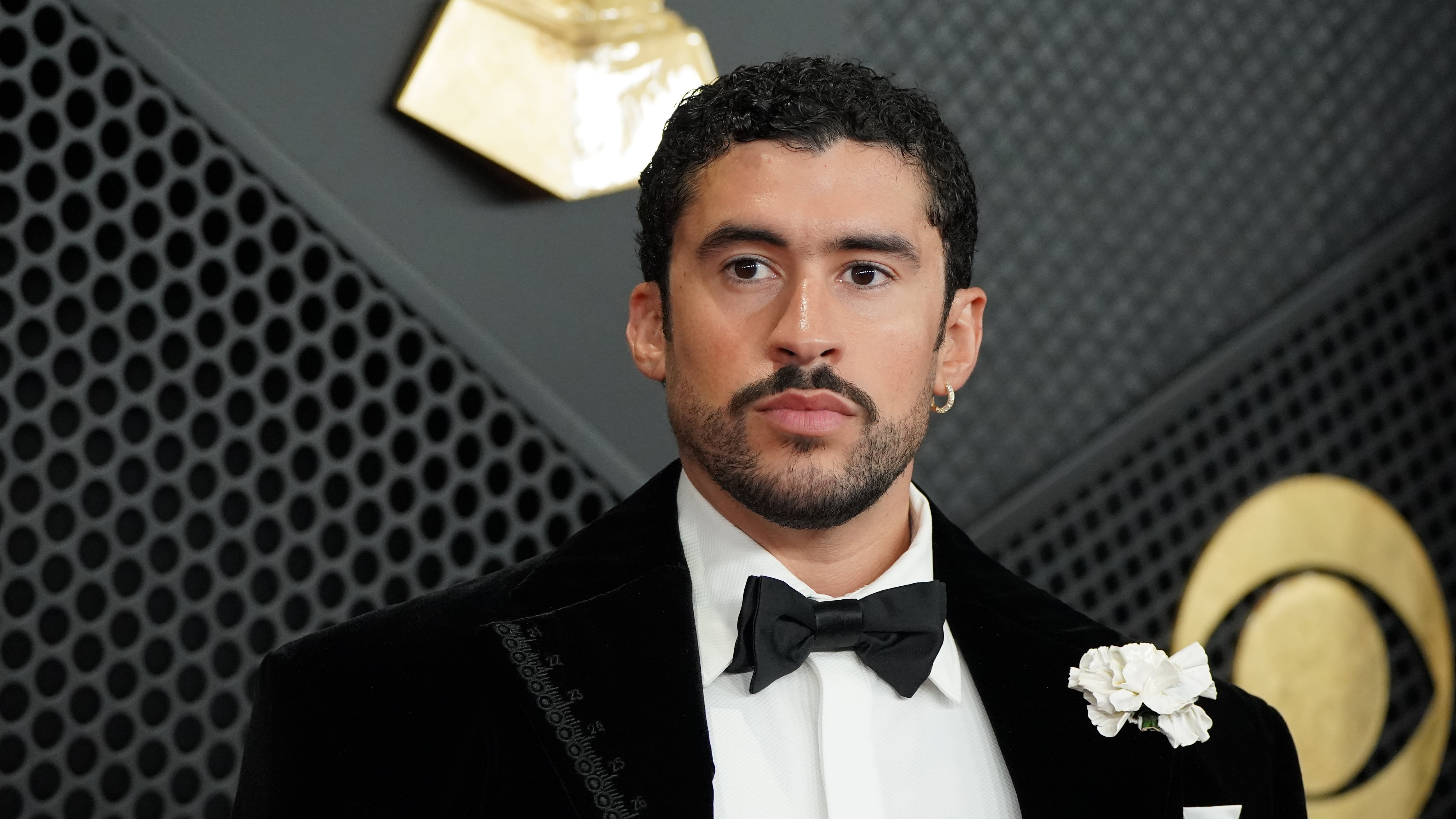 Lo curioso del traje de Bad Bunny.