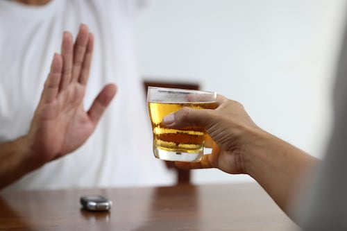 ¿Los tienen que convencer? Japón lanzó concurso para incitar a los jóvenes a beber alcohol