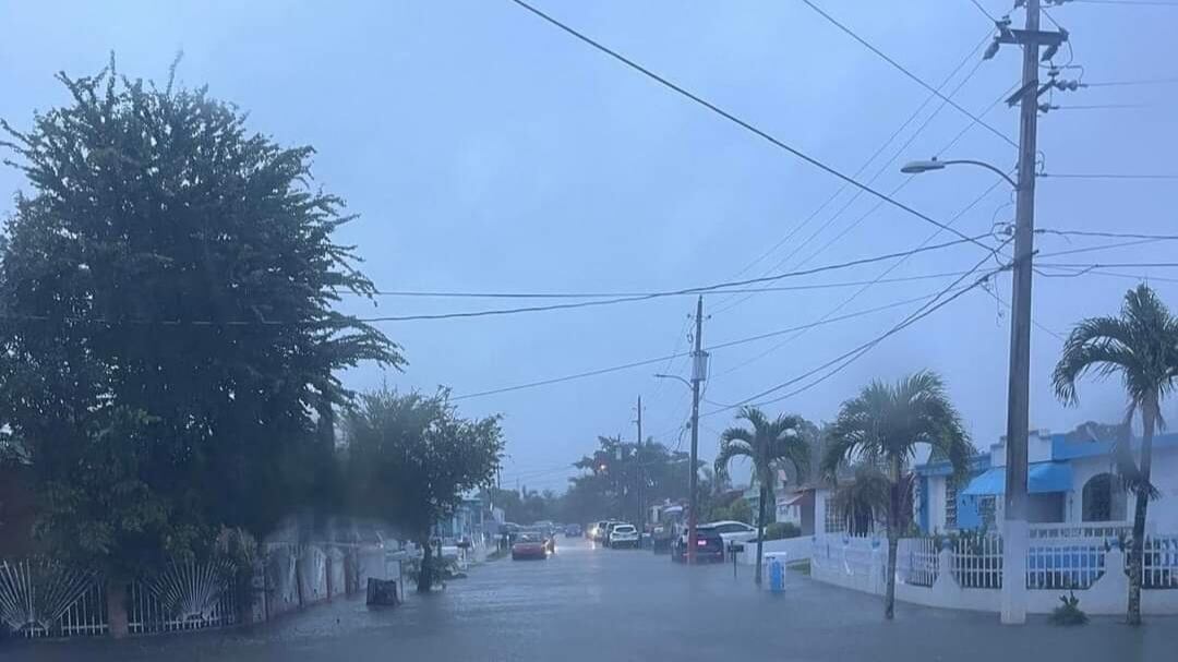 carreteras inundadas por fuertes lluvias
