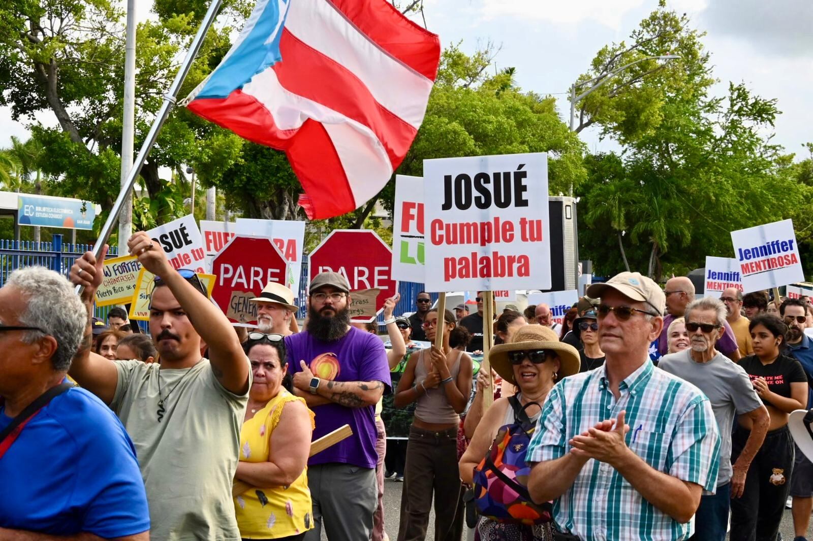 Ciudadanos se tiraron a la calle para exigir la salida de LUMA.