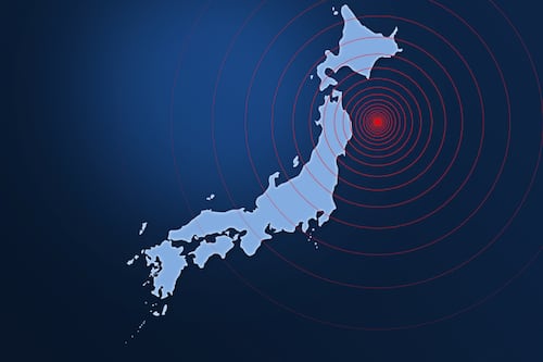 Japón emite alerta por mega terremoto tras sismo de magnitud 7.5 que deja 34 heridos