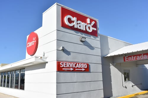 Claro presenta campaña navideña y estrena nuevo centro de atención en Caguas