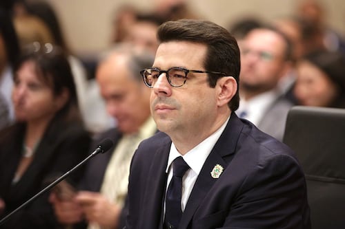 Secretario de la Gobernación envía documentos al Senado a pocos minutos de vencer el plazo