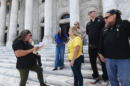 Federación de Maestros continúa entregando firmas en Legislatura reclamando un salario y retiro digno