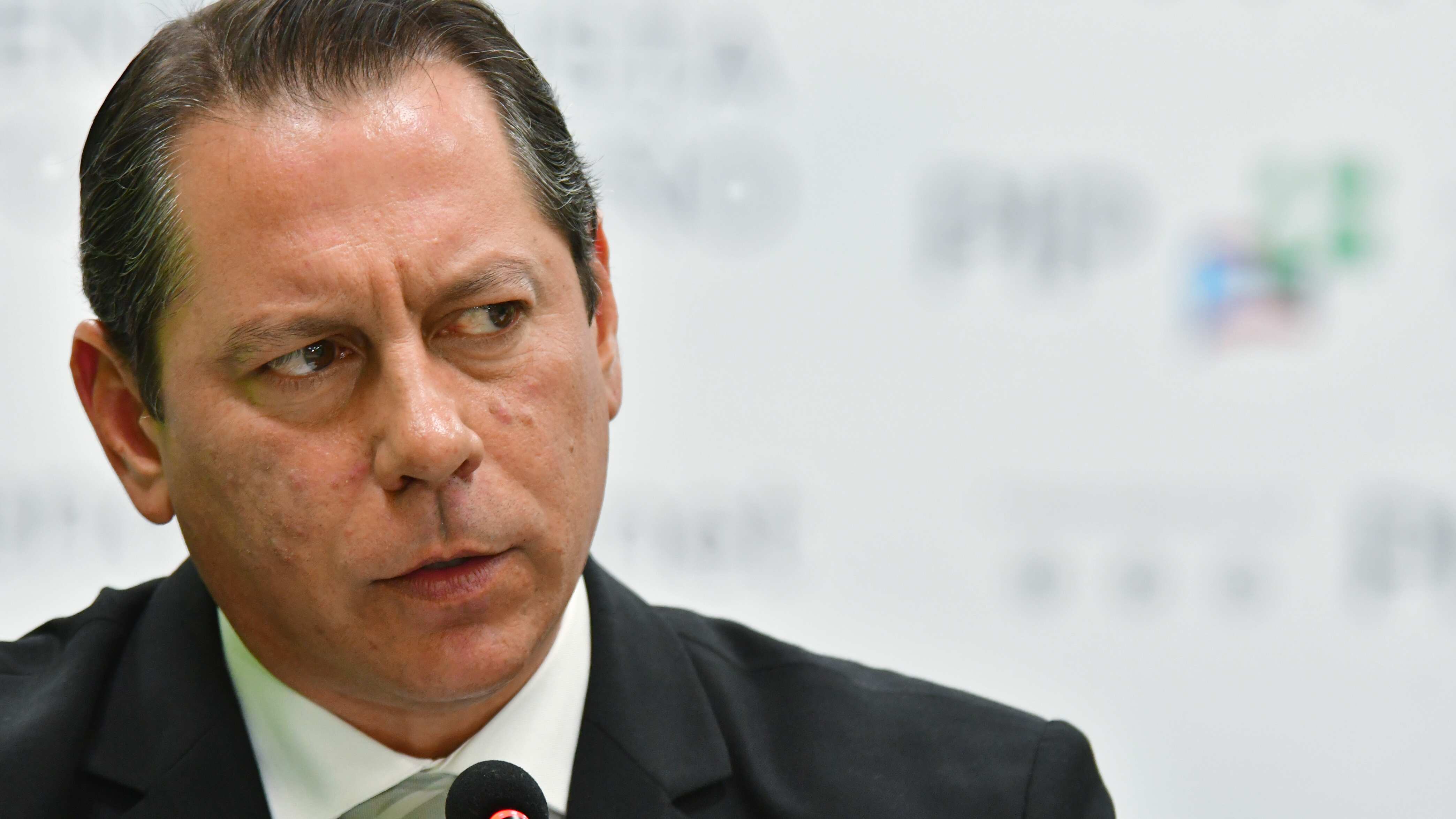 Juan Dalmau, presenta la propuesta para trabajar el problema del estatus