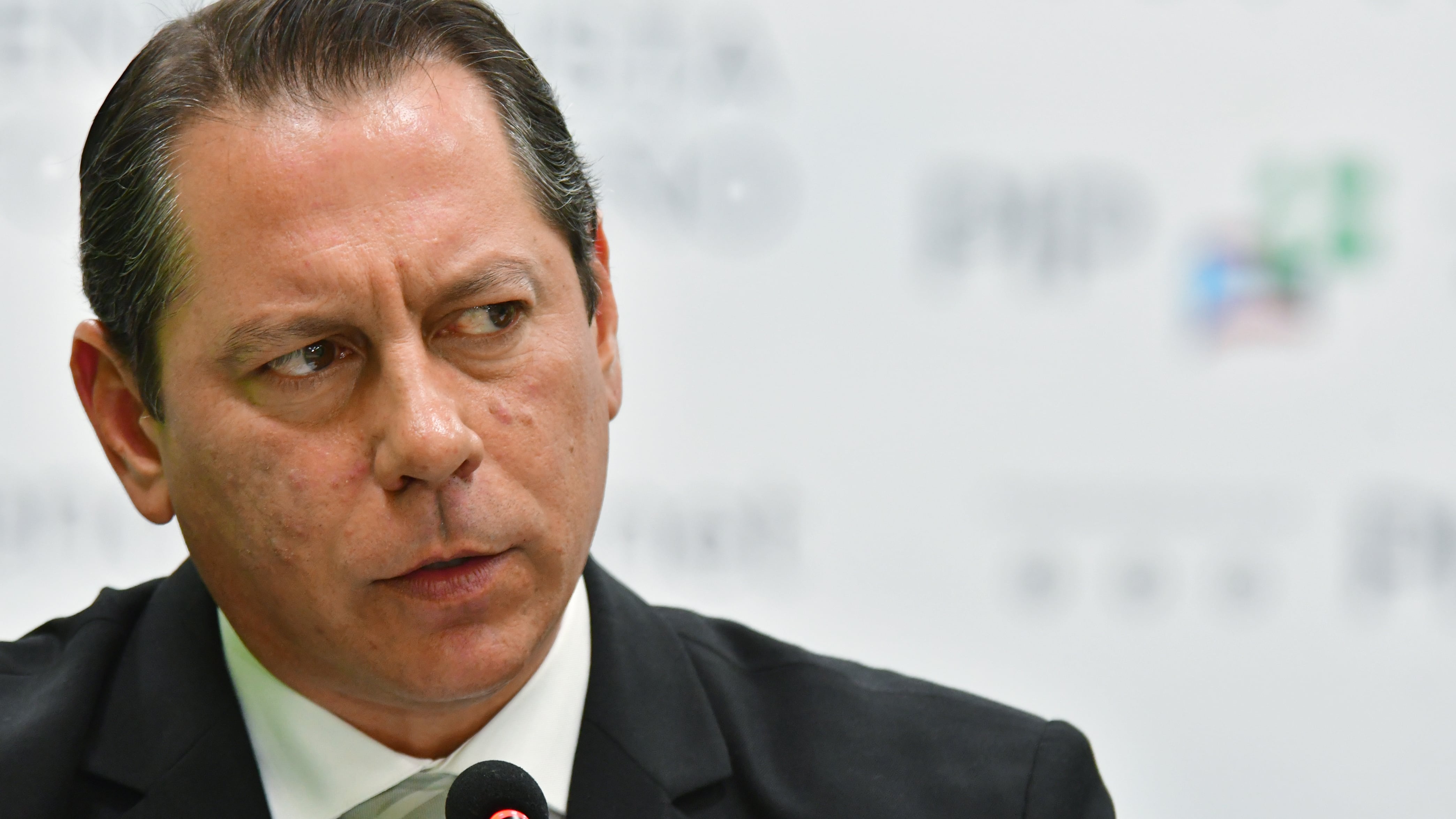 Juan Dalmau, presenta la propuesta para trabajar el problema del estatus