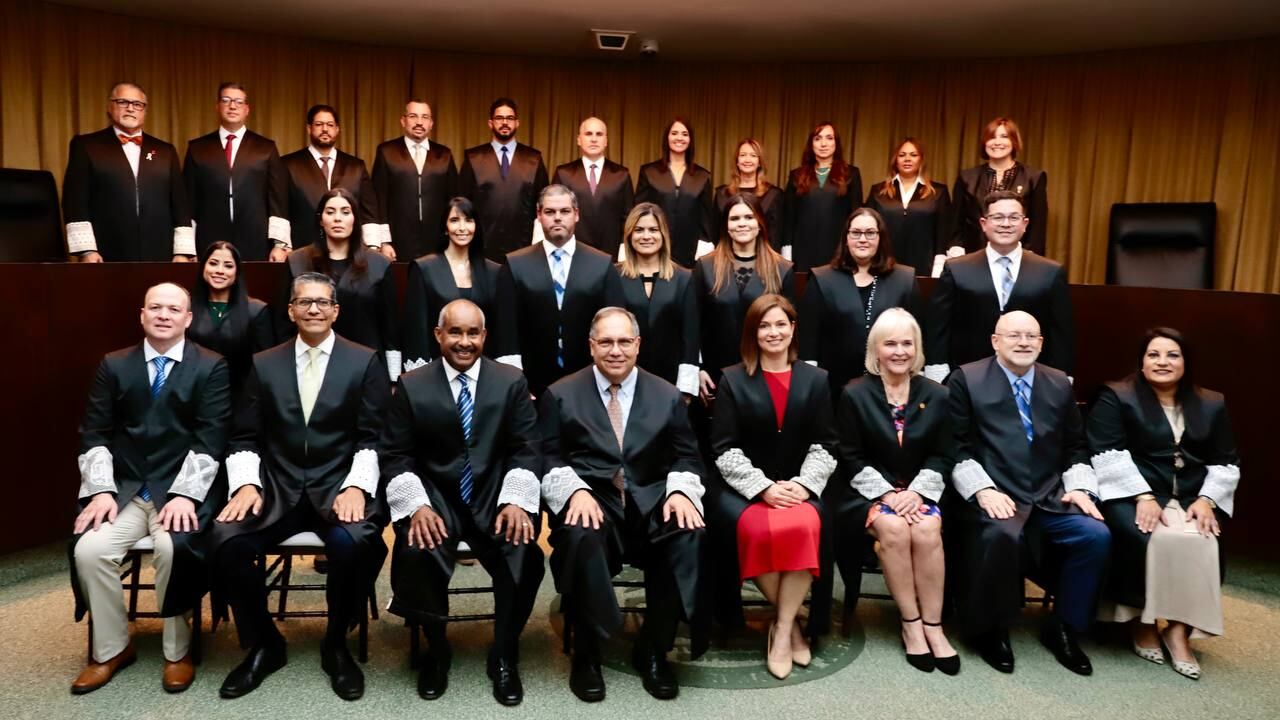 Juramentan nueva clase judicial
