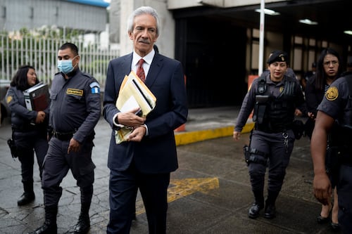 Fiscal en Guatemala pide 40 años de prisión para director de diario que cerró por presiones políticas y financieras