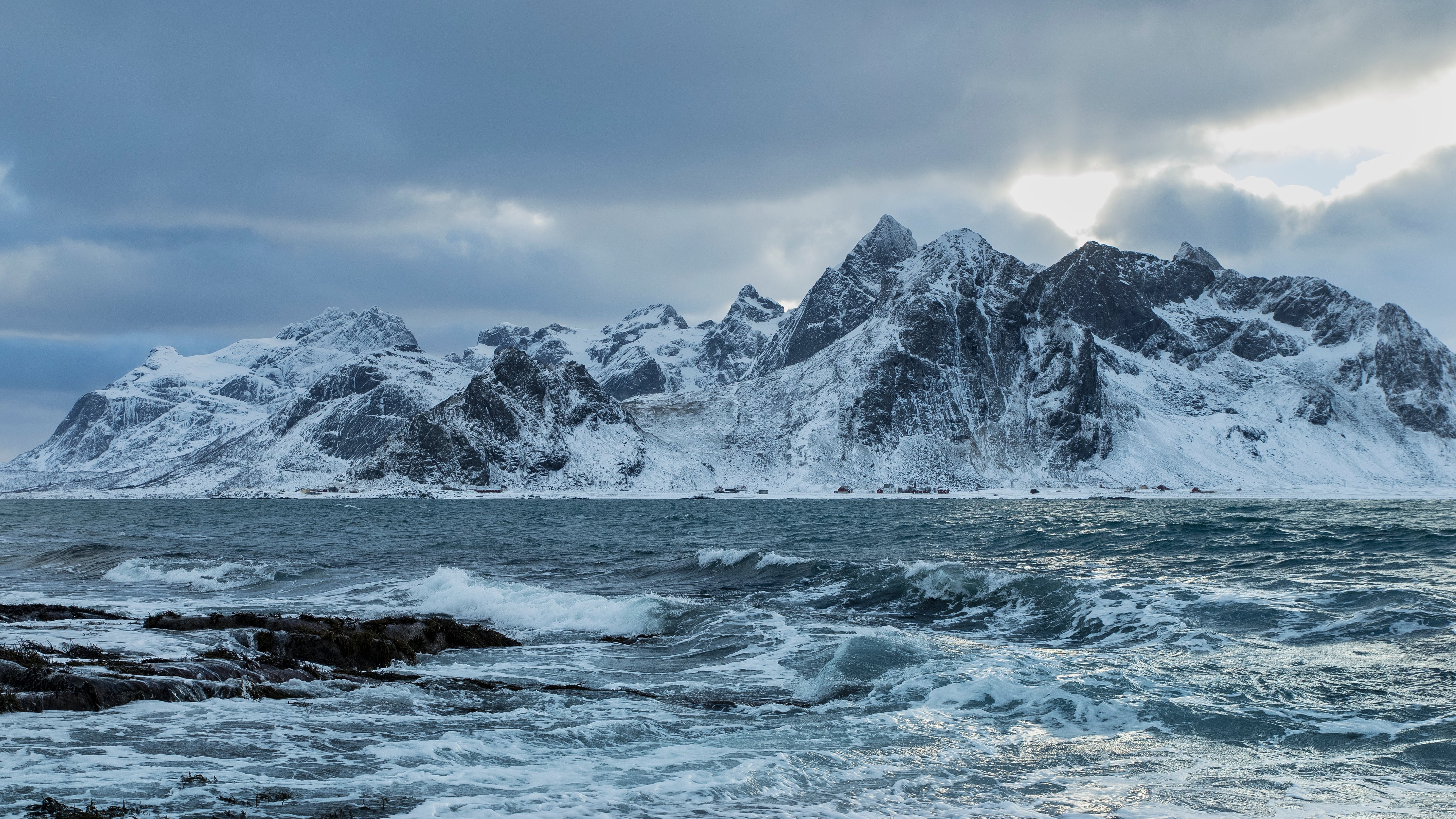 Por segundo año consecutivo, el hielo marino invernal en el Ártico alcanzó un nivel que iguala el mínimo histórico registrado desde que comenzaron las observaciones satelitales en 1979. Foto: Freepik.
