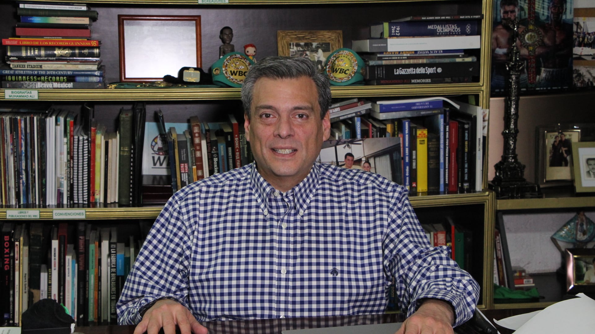 “El boxeo no es un juego. Es un deporte que exige respeto absoluto porque una mala decisión puede costar una vida.” — Mauricio Sulaimán