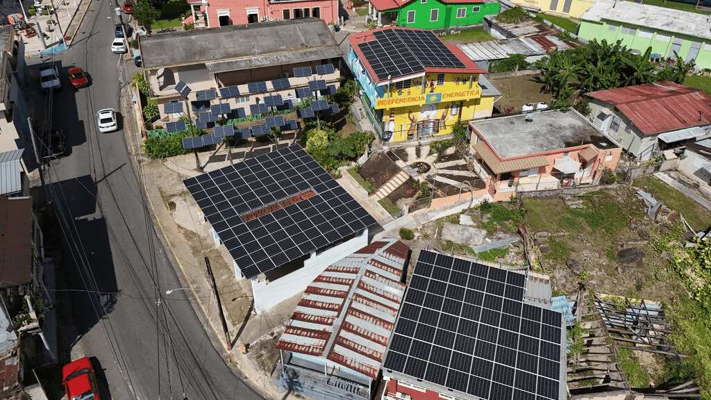 Casa Pueblo inaugura la Plaza de la Independencia Energética.
