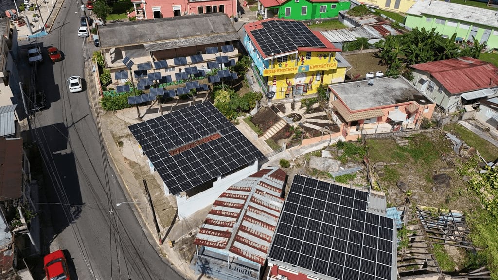 Casa Pueblo inaugura la Plaza de la Independencia Energética.