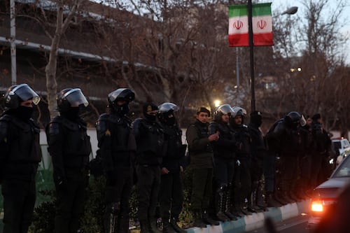 Irán establece servicio de mensajería tras ocho días de apagón de internet