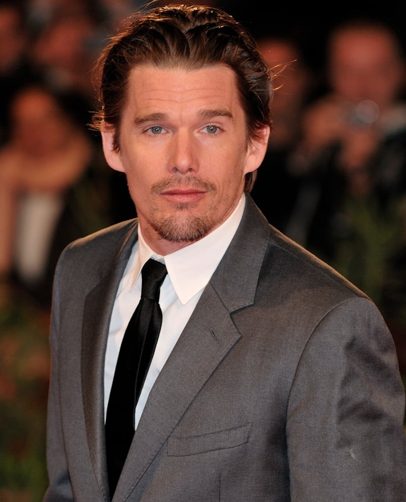 De ícono noventero a referente del cine de autor contemporáneo, Ethan Hawke ha construido una carrera sólida y diversa. Foto: Wikipedia (2009).