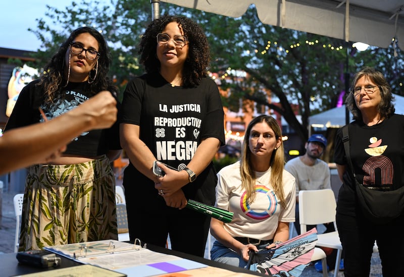 Mayra Díaz Torres, codirectora de la organización antirracista Colectivo Ilé y portavoz de Aborto Libre Puerto Rico, durante la Feria de Salud Sexual y Reproductiva, celebrada en Caguas, el 4 de octubre.