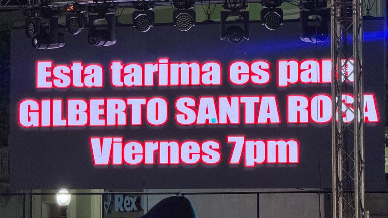 Fanáticos llegan a Plaza de Mayagüez
