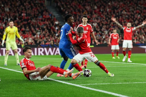 Comisión de Jugadores de la FIFA sancionará a futbolistas que hablen y se tapen la boca