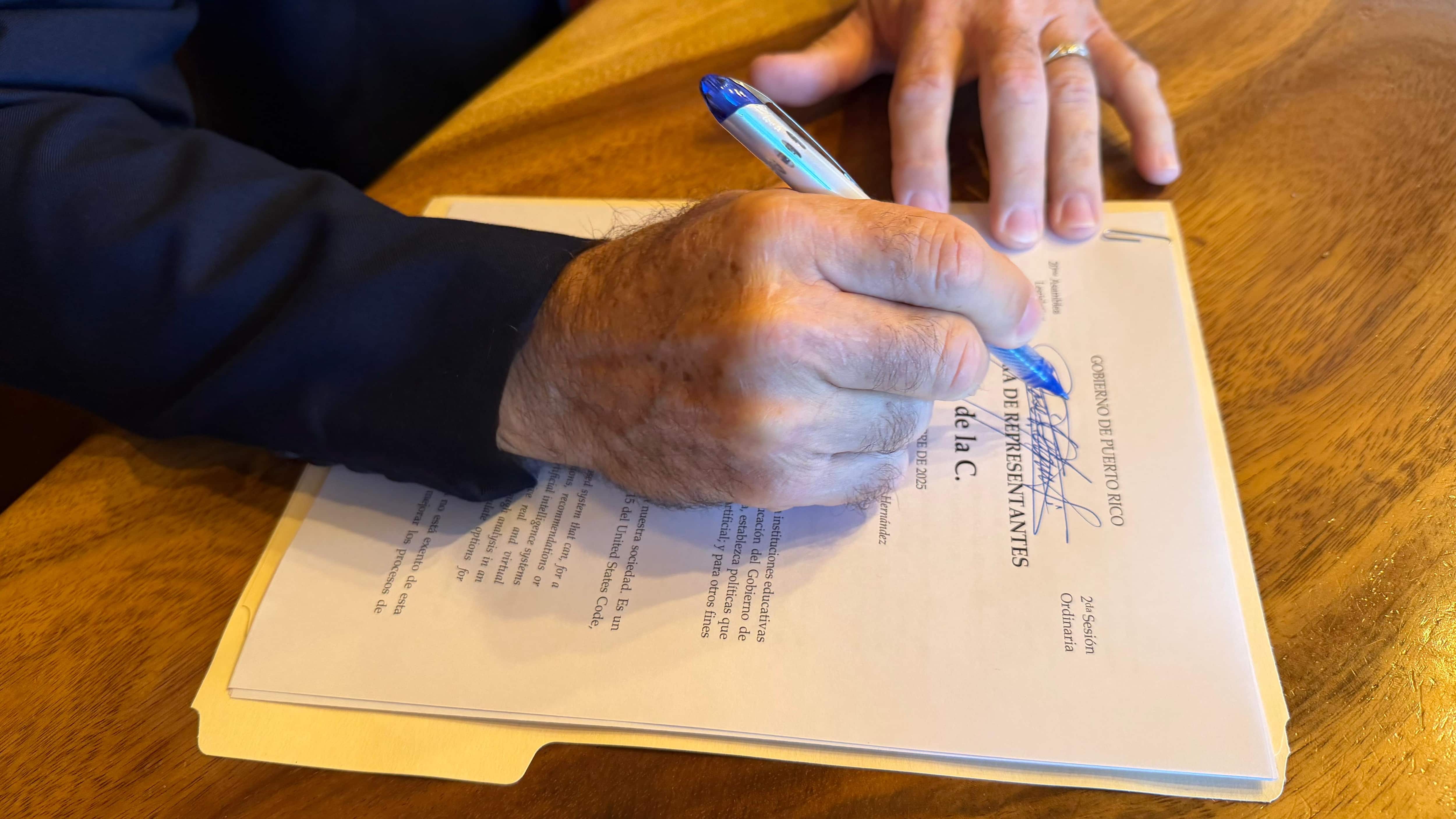 Radican medida para regular el uso de la inteligencia artificial en instituciones educativas