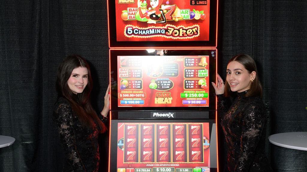 Empresas puertorriqueñas lanzan nuevo modelo de máquina de juegos de azar.