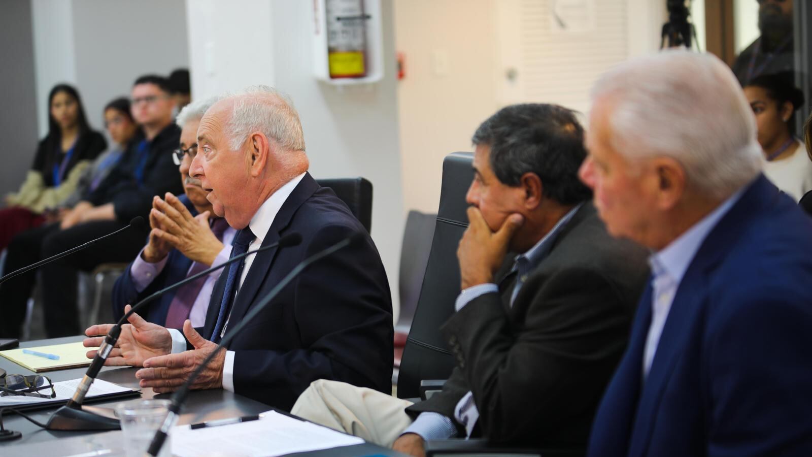 Deponentes en sala Miguel Ángel Garcia en el Capitolio.