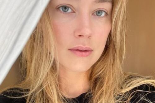 Amber Heard planea escribir un libro para mejorar su economía
