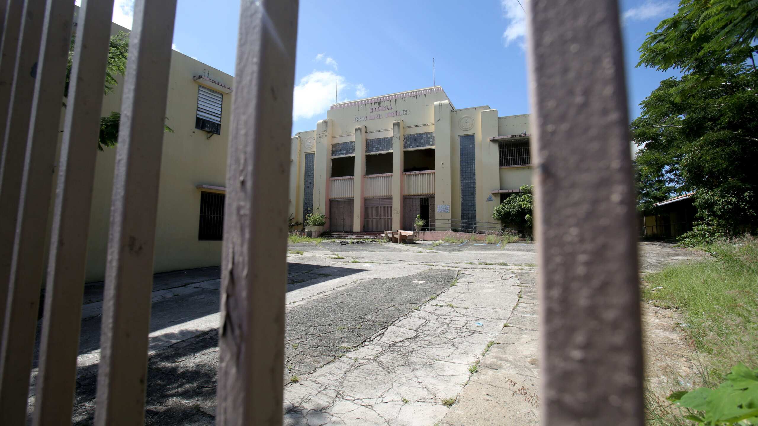 Ordenan a Educación cancelar contrato de escuela chárter con dudoso historial